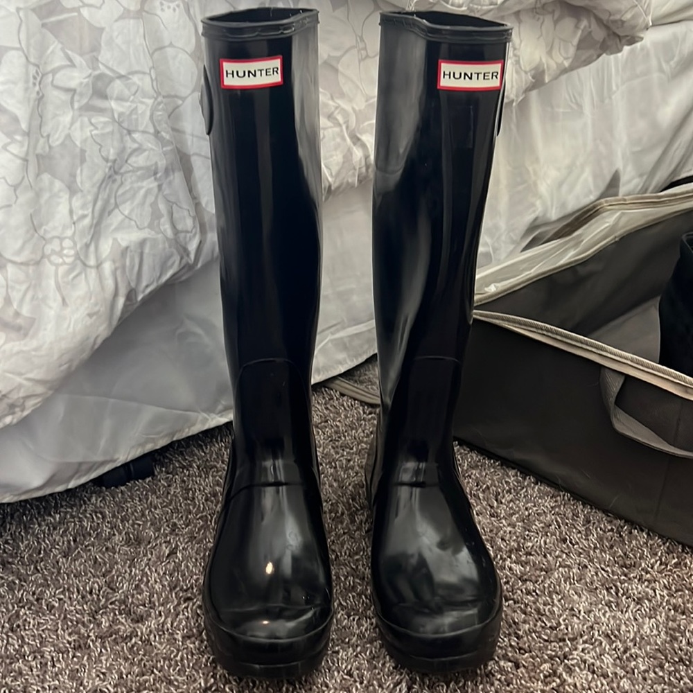 Black hunter rain boots!